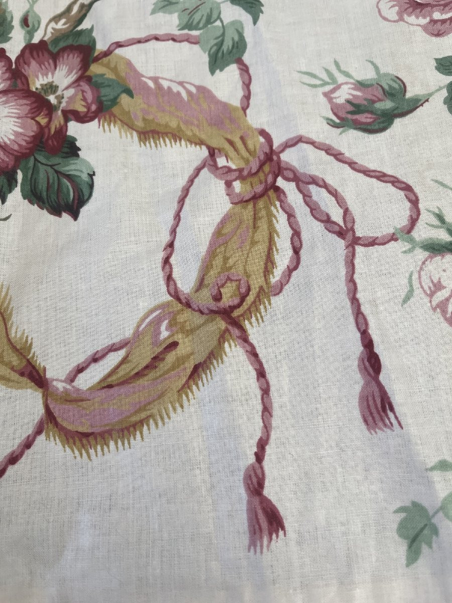 Paire de rideaux en chintz Sanderson, décor de roses enrubannées – Angleterre, XXe siècle-photo-4