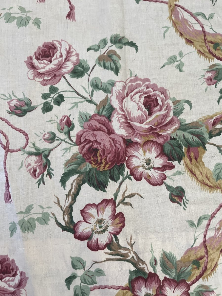 Paire de rideaux en chintz Sanderson, décor de roses enrubannées – Angleterre, XXe siècle-photo-5