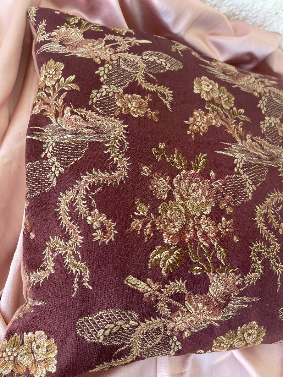 Paire de coussins en lin et soie– Époque XIXᵉ siècle .Décor XVIIIème-photo-1