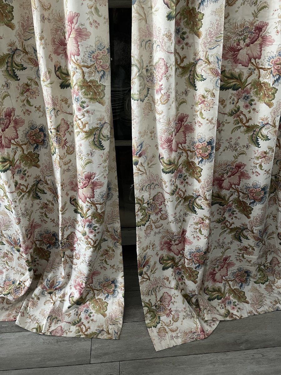 First Pair Of Curtains With Stylized Floral Decor, Hangings-photo-2
