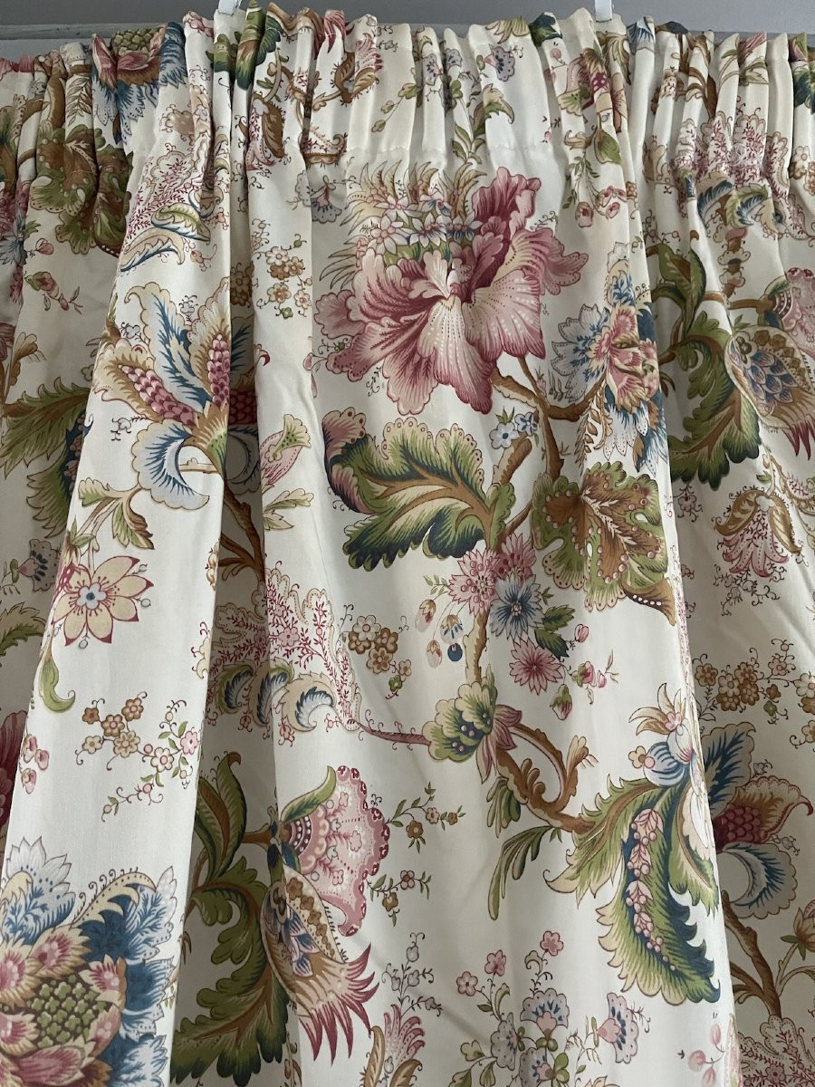 First Pair Of Curtains With Stylized Floral Decor, Hangings-photo-4
