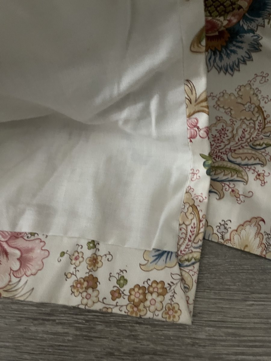 First Pair Of Curtains With Stylized Floral Decor, Hangings-photo-1