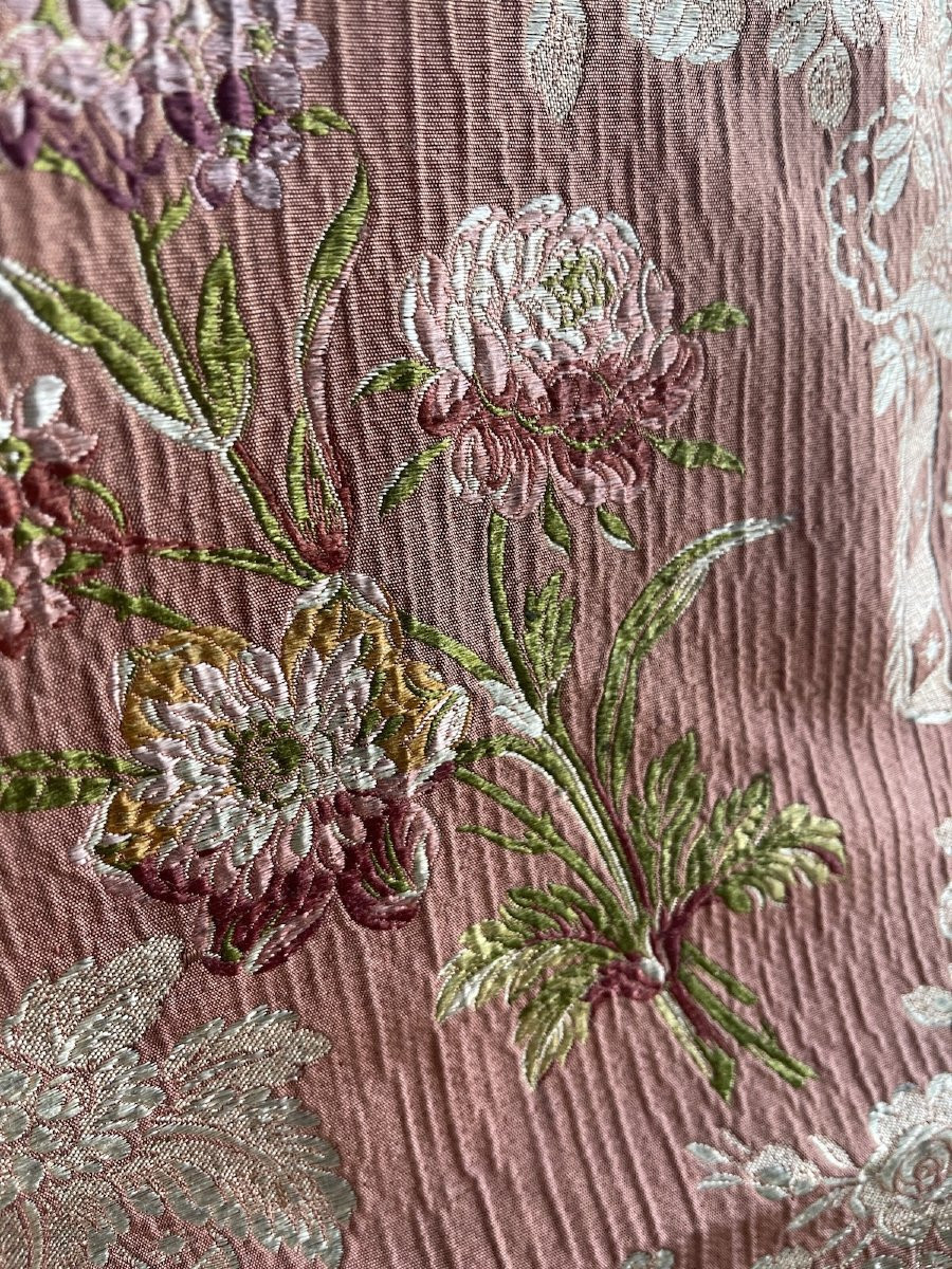 Fragment de soie Lyonnaise XIXème décors floraux tissés , coussin, encadrement, capitonnage-photo-3