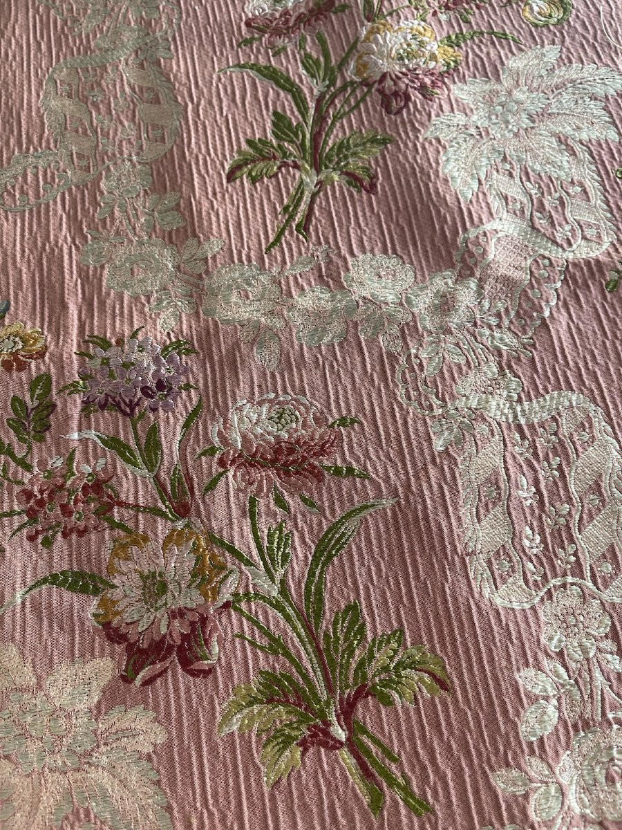 Fragment de soie Lyonnaise XIXème décors floraux tissés , coussin, encadrement, capitonnage-photo-5