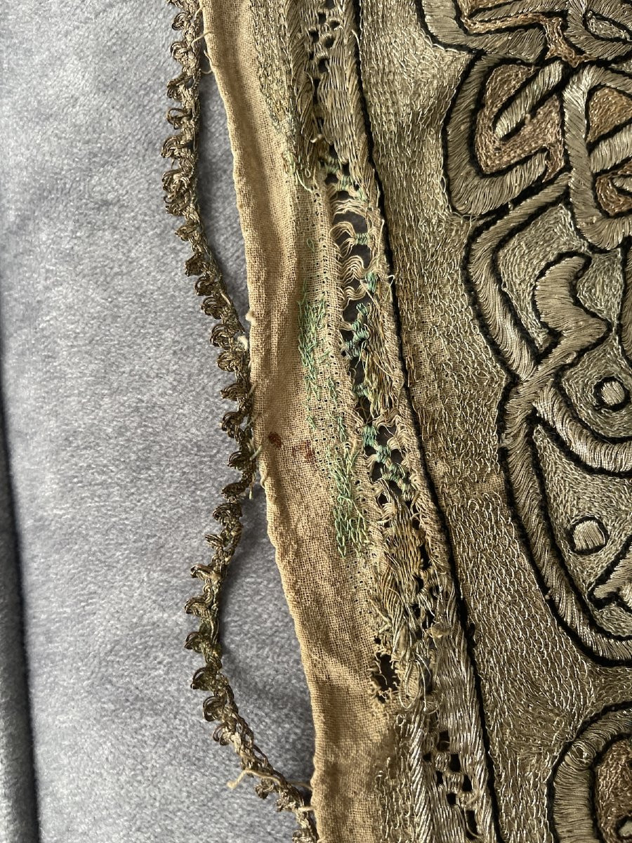Tapis de table ou dessus de commode – Broderie ottomane aux fils d’argent – Écriture arabe-photo-3