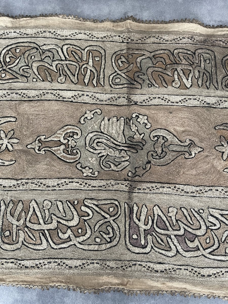 Tapis de table ou dessus de commode – Broderie ottomane aux fils d’argent – Écriture arabe-photo-4