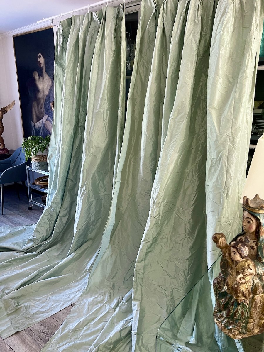 Paire de rideaux en taffetas de soie vert d’eau   310 cm x 233 cm