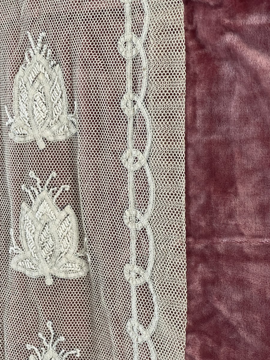 Tapis de Table ou Tête de Lit en Velours de Soie Capitonné et Dentelle Brodée – Fin XIXème-photo-7