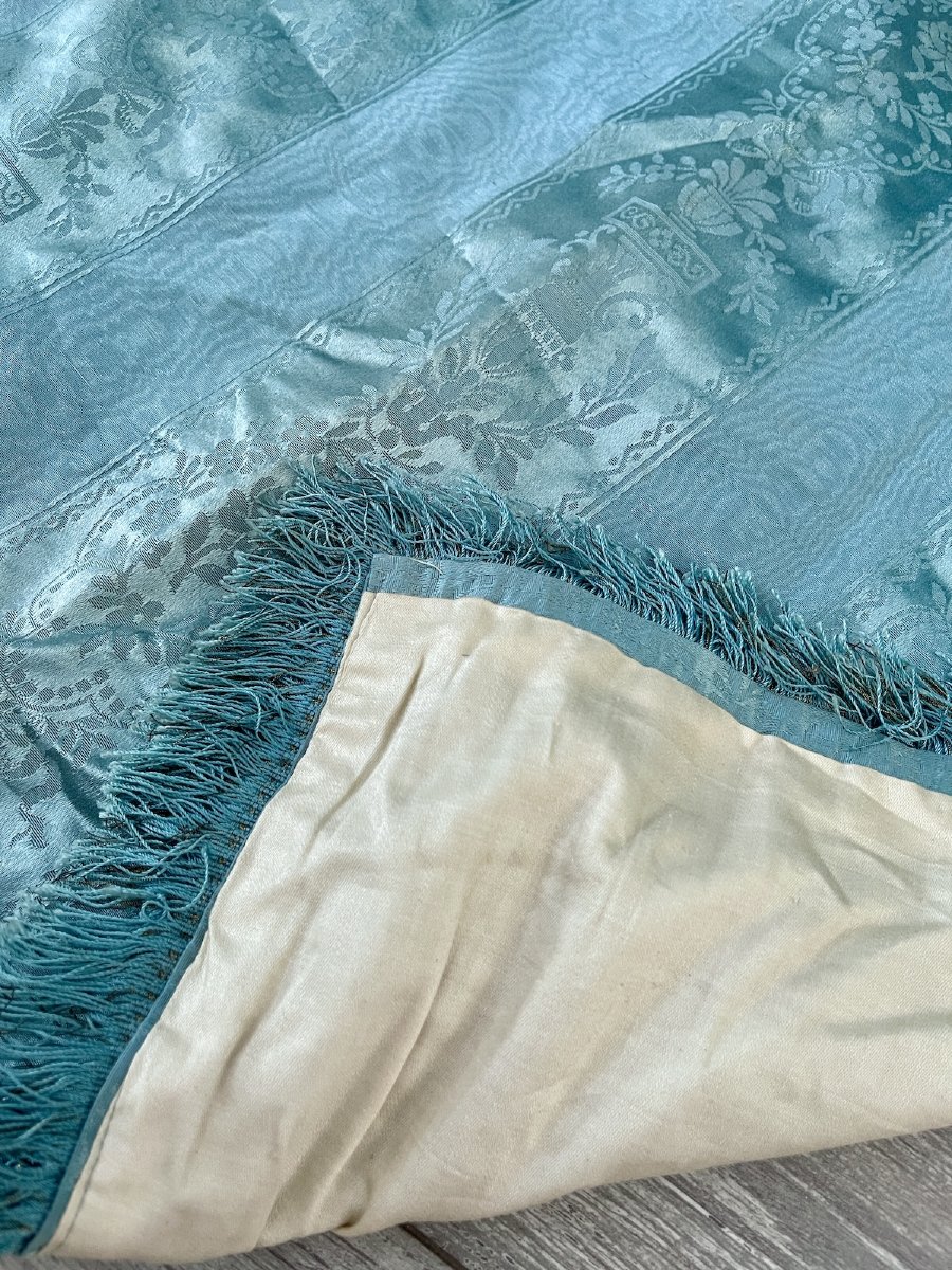 Paire De Rideaux En Soie Damas Bleu Ciel À Décor De Médaillons – Style Louis XVI-photo-4