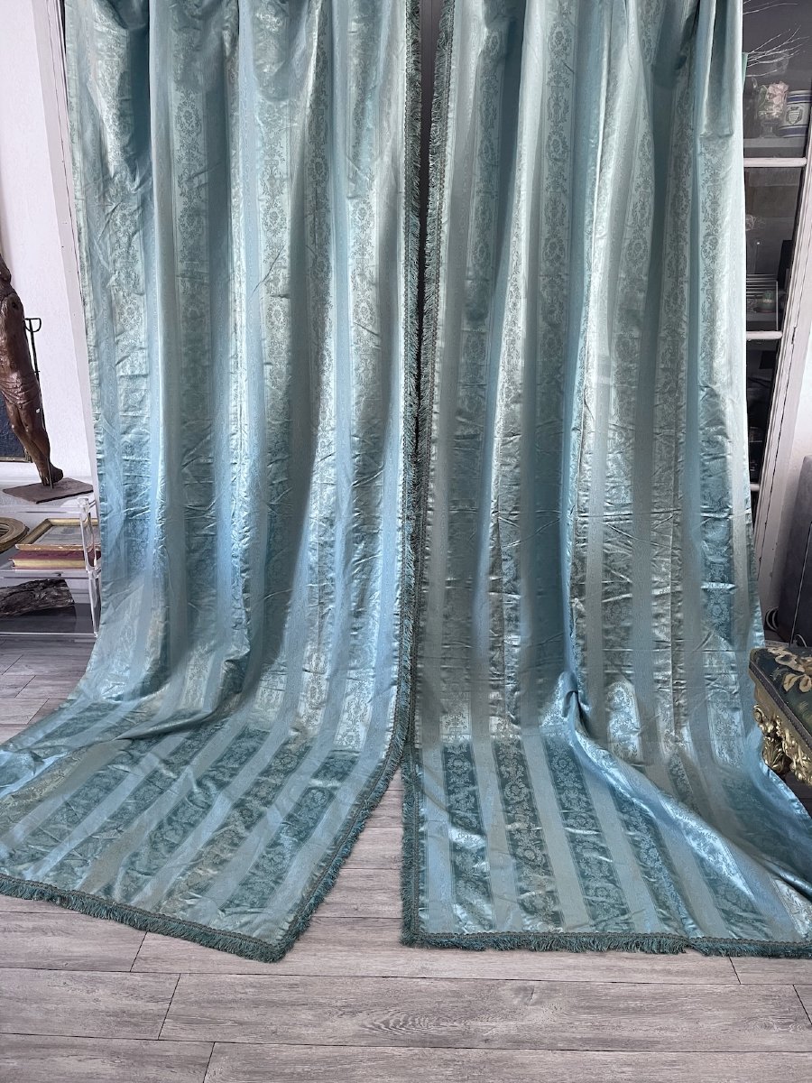 Paire De Rideaux En Soie Damas Bleu Ciel À Décor De Médaillons – Style Louis XVI-photo-7