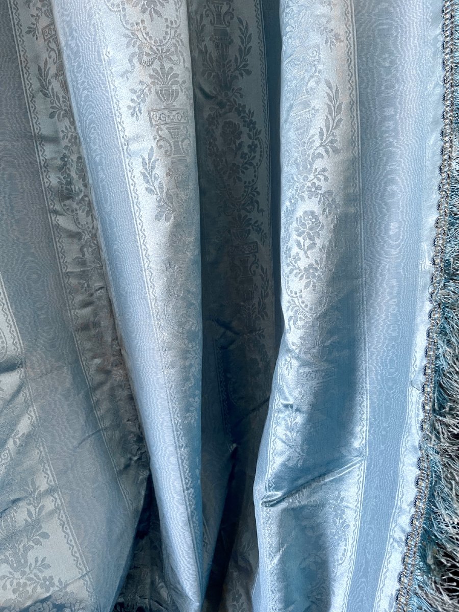 Paire De Rideaux En Soie Damas Bleu Ciel À Décor De Médaillons – Style Louis XVI-photo-8