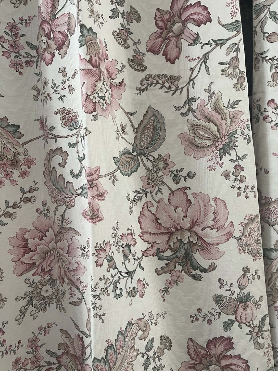 Première Paire de rideaux à décor floral sur fond damassé – Doublés – XXᵉ siècle-photo-3