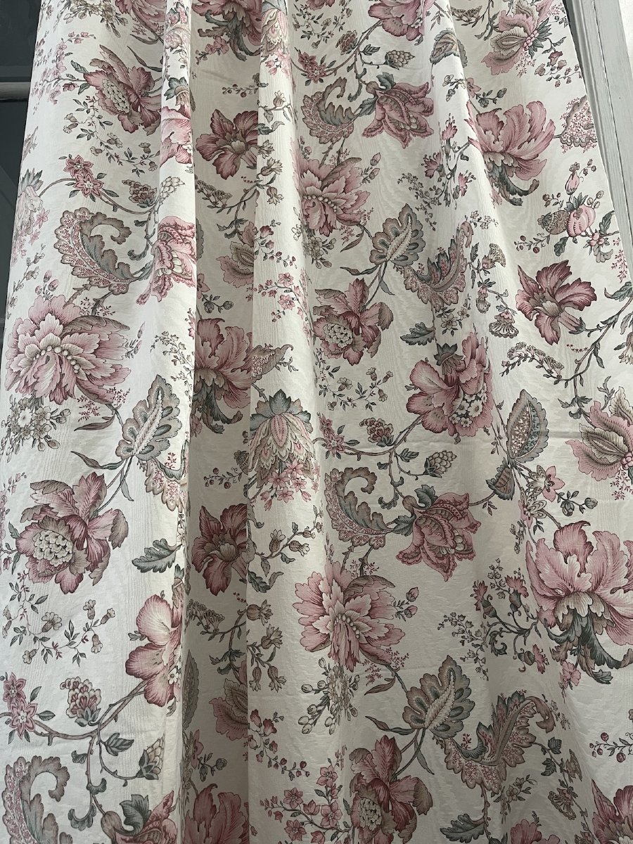 Second Pair Of Curtains With Floral Motifs On A Damask Background – Lined – 20th Century-photo-1
