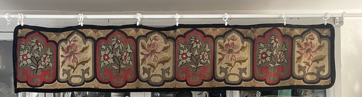 Bandeau en tapisserie d'Aubusson, époque XIXᵉ siècle décor floral