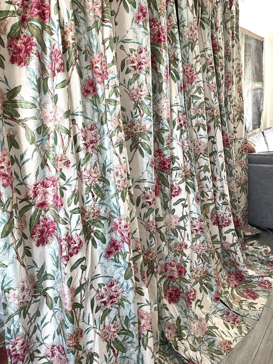 Seconde Paire de rideaux en chintz imprimé rhododendrons , azalées, camaieu de couleurs