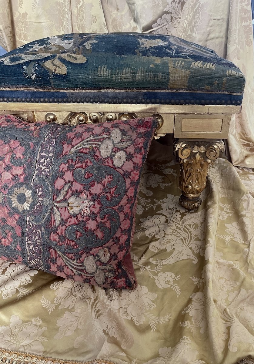 Coussin d'apparat réalisé à partir d'une broderie de cour du XVIIᵉ siècle 90 cm x 45 cm-photo-4