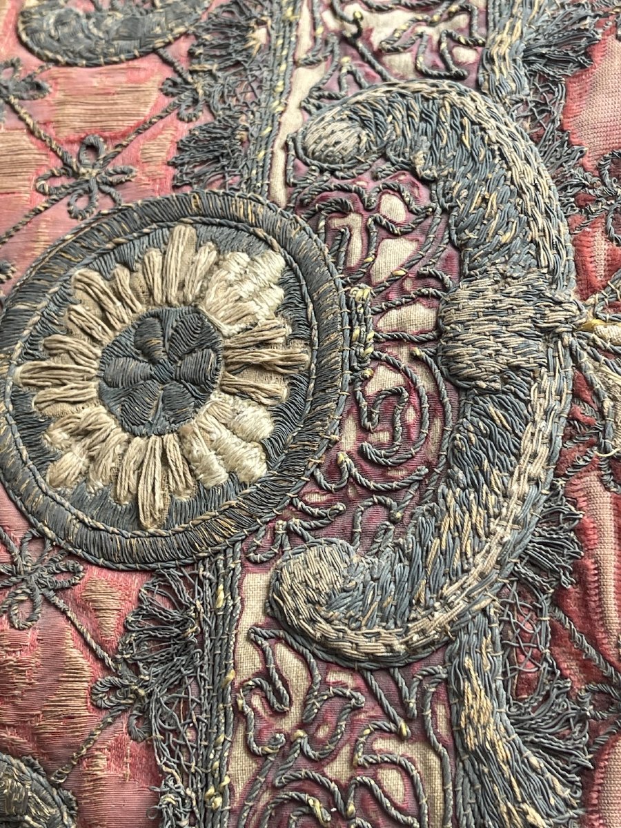 Coussin d'apparat réalisé à partir d'une broderie de cour du XVIIᵉ siècle 90 cm x 45 cm-photo-3