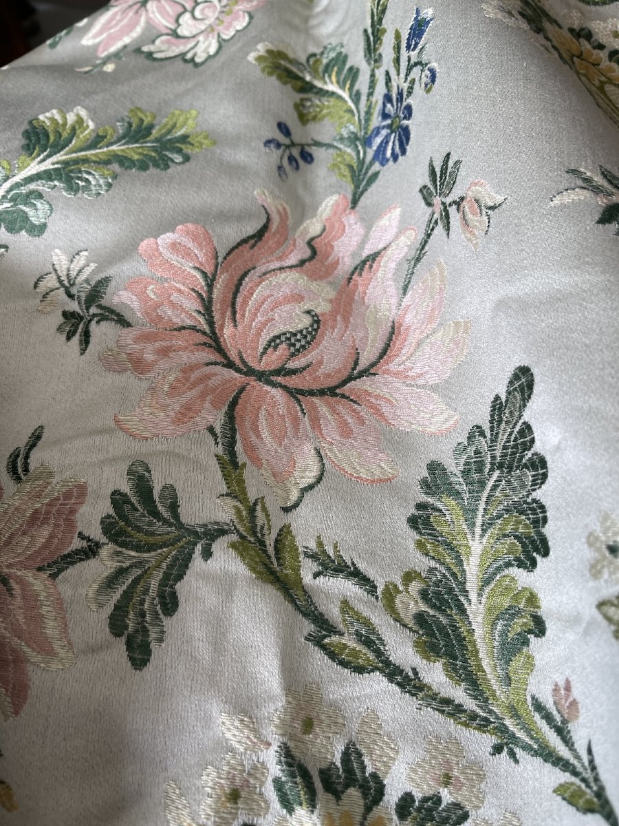 Fragment de Soie Jacquard à Décor Floral – Vintage de Prestige-photo-1