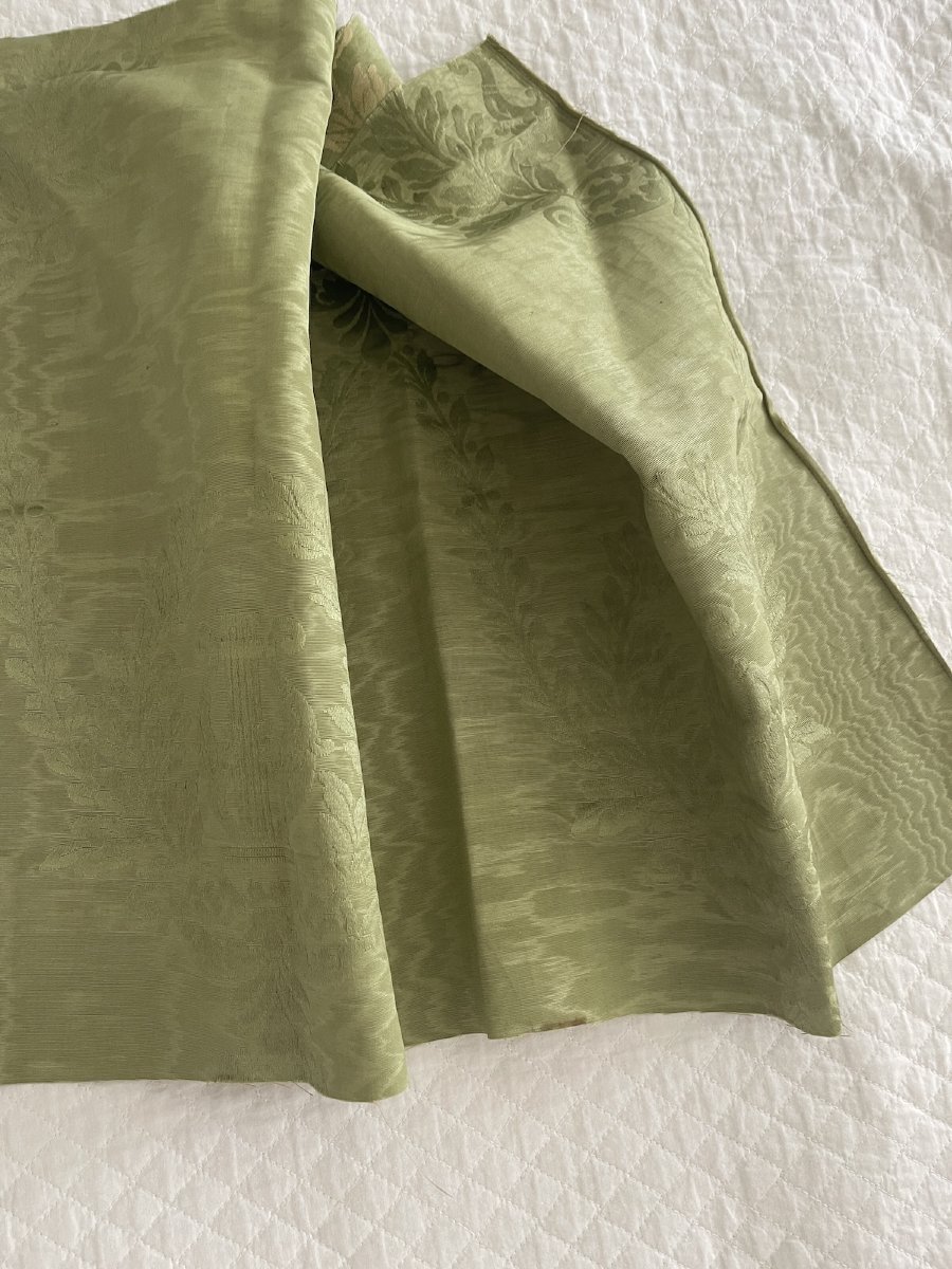 Fragment de soie moirée à décor de lyres – Fin du XIXᵉ siècle, couleur vert tilleul-photo-5