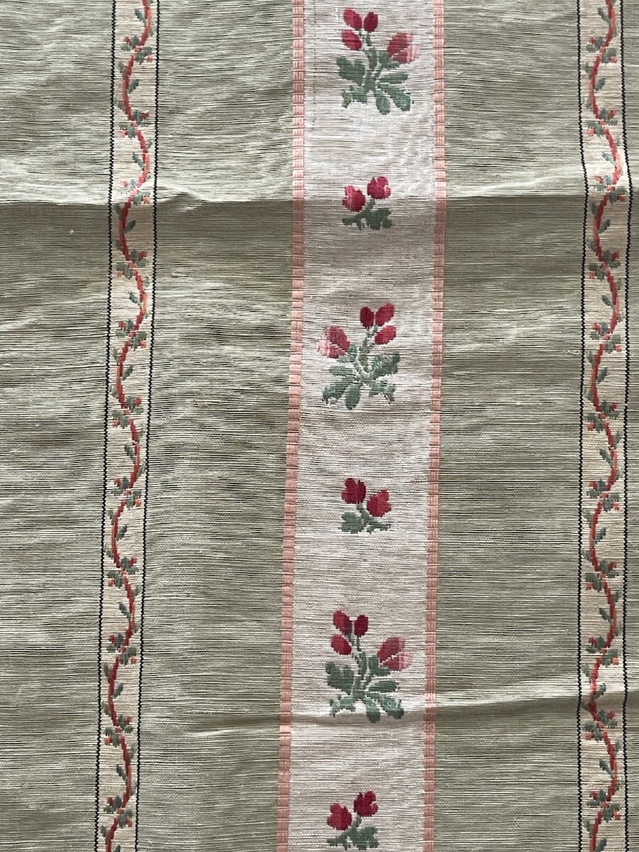 Fragment de soie jacquard à décor de rayures et guirlandes fleuries – Début du XXᵉ siècle-photo-1