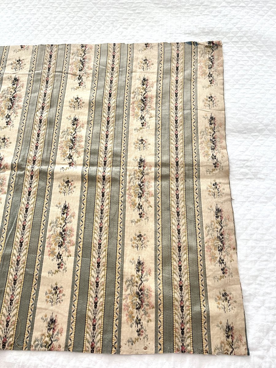 Jacquard Silk Fragment – Early 19th Century, Floral Design -photo-1