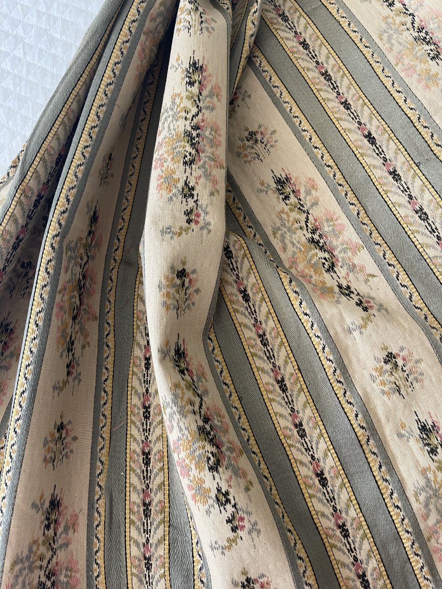 Jacquard Silk Fragment – Early 19th Century, Floral Design -photo-3