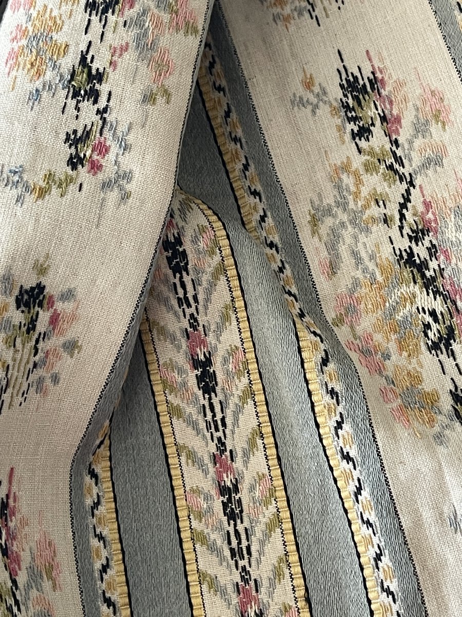 Jacquard Silk Fragment – Early 19th Century, Floral Design 