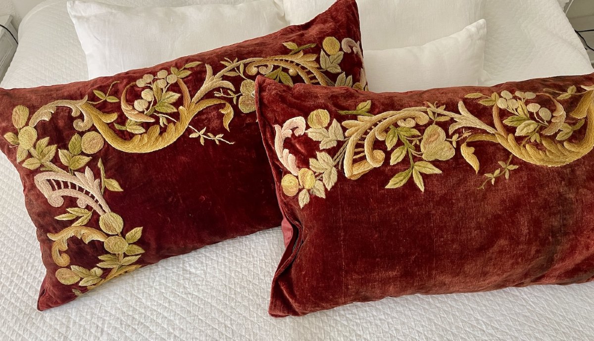 Premier Coussin d'apparat XIXème  en velours de soie brodé 88 cm x 56 cm-photo-2