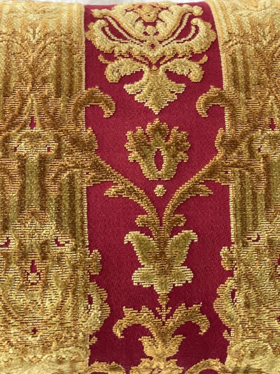 Paire de coussins  en velours rouge cramoisi décor doré  72 cm x 40 cm demeure aristocratique-photo-4