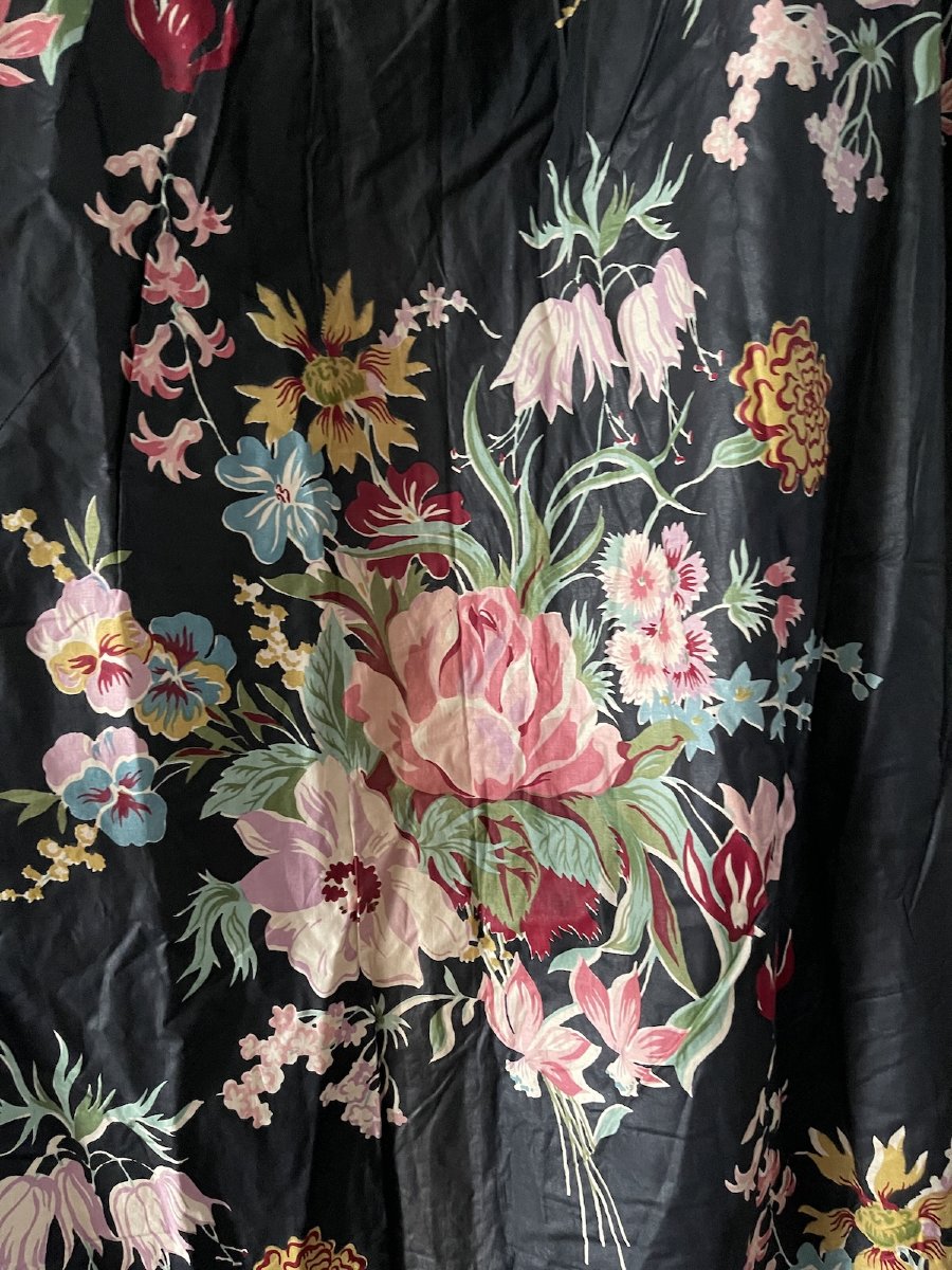 Première Paire de rideaux en chintz à décor floral roses, pivoines, oeillets-photo-8
