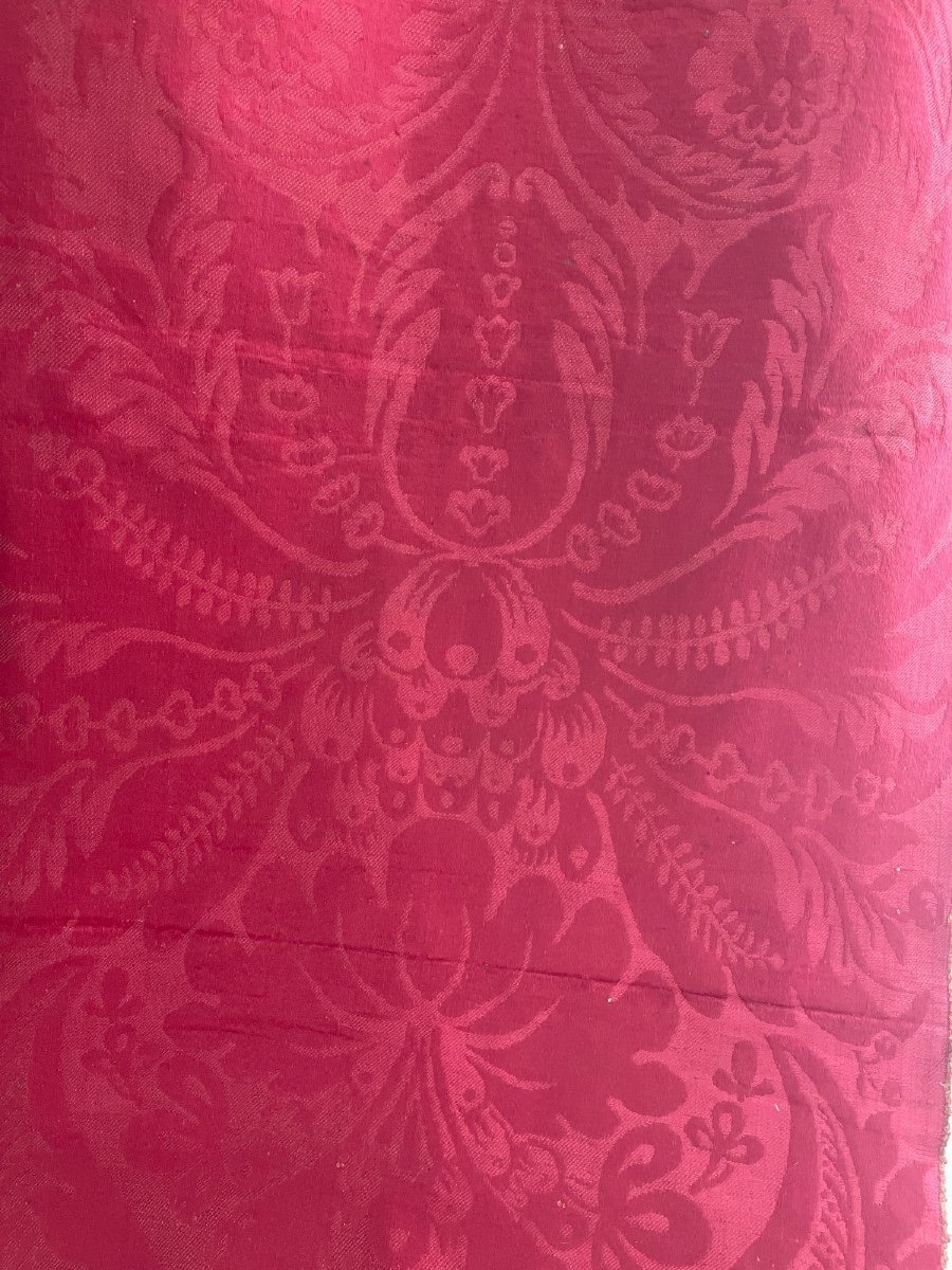 18th-century Antique Raspberry-colored Brocatelle Fabric -photo-1