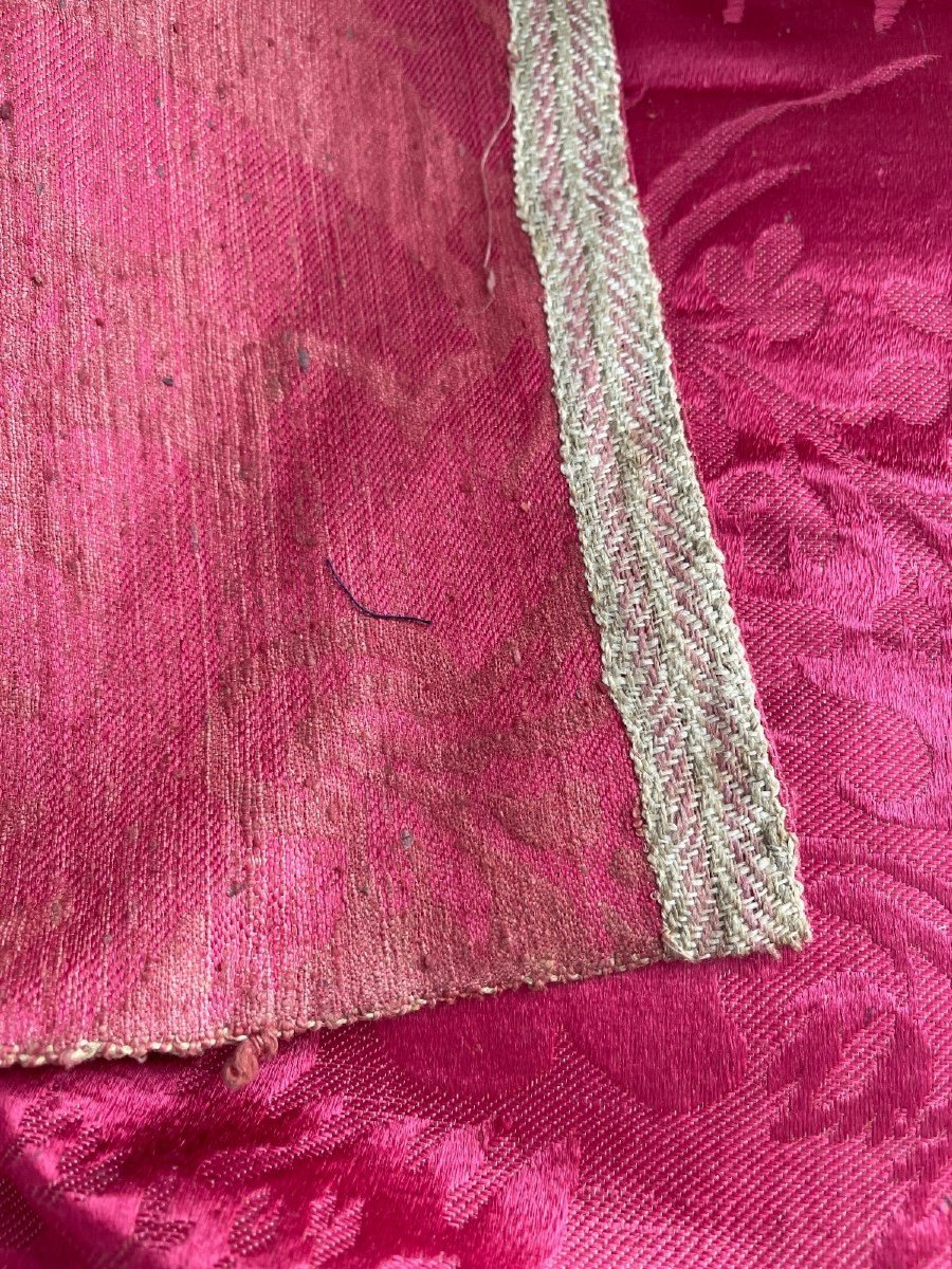 18th-century Antique Raspberry-colored Brocatelle Fabric -photo-2