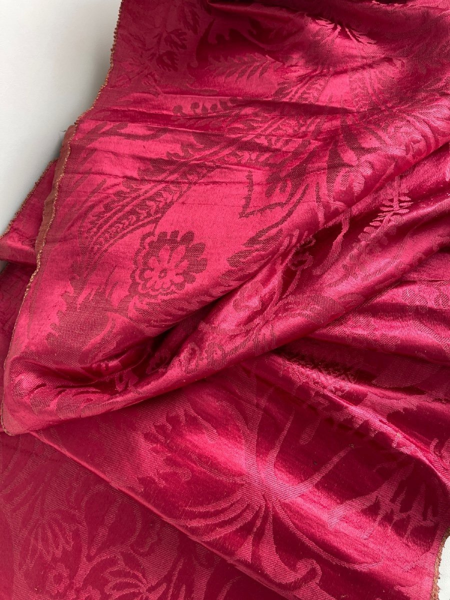 18th-century Antique Raspberry-colored Brocatelle Fabric -photo-3