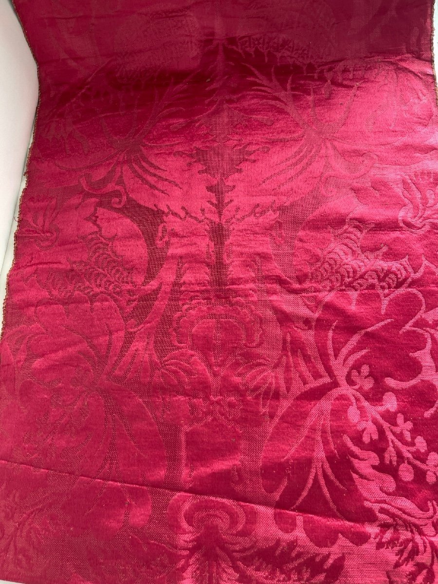 18th-century Antique Raspberry-colored Brocatelle Fabric -photo-5