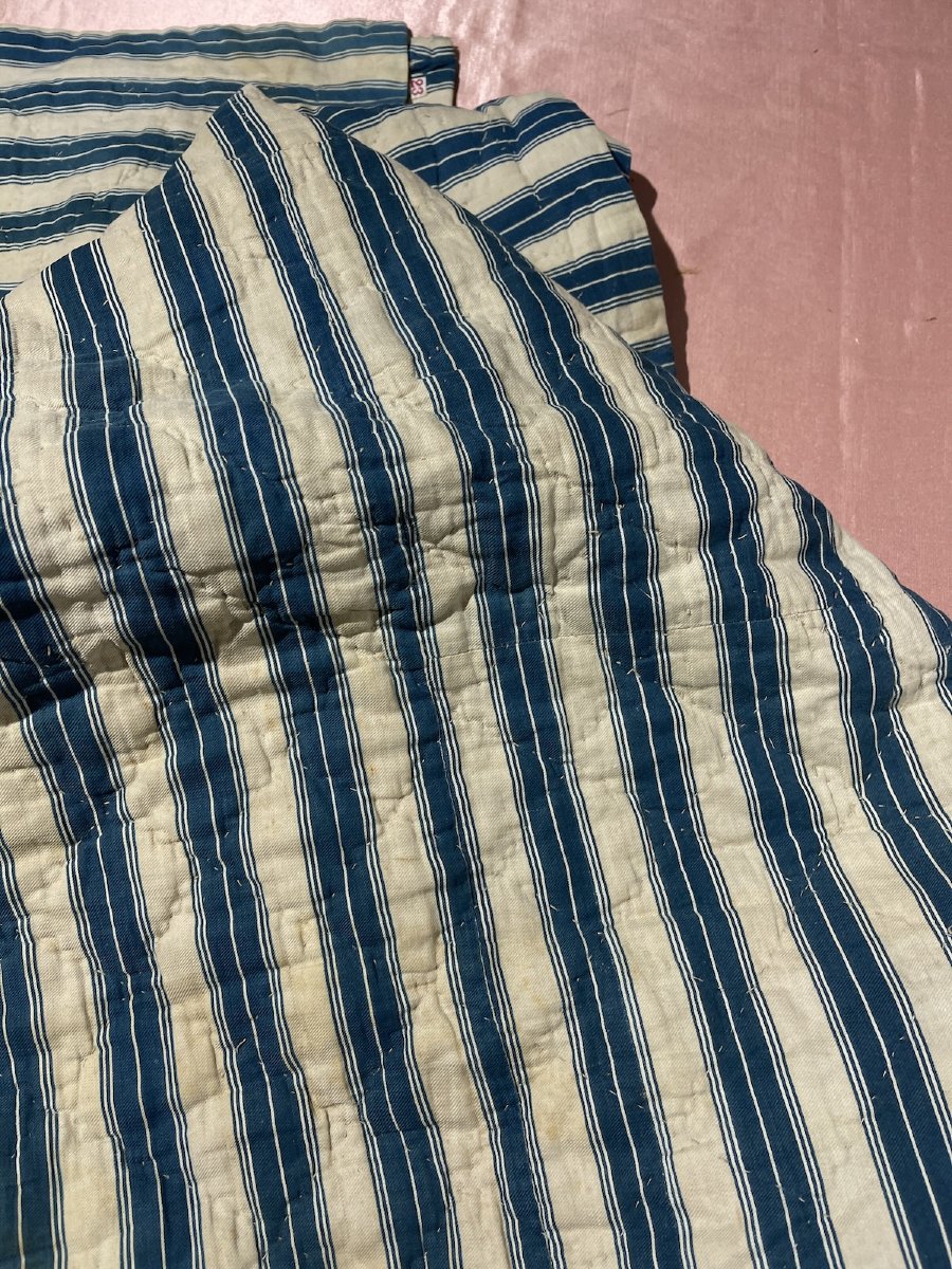Coverture piquée XIXème rayures bleues et beige  région Bordelaise