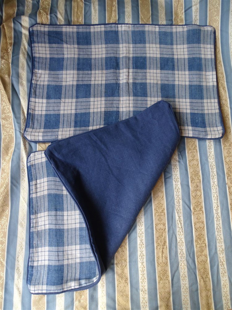 Deux housses de coussins en lin ancien – Carreaux bleu et blanc-photo-1
