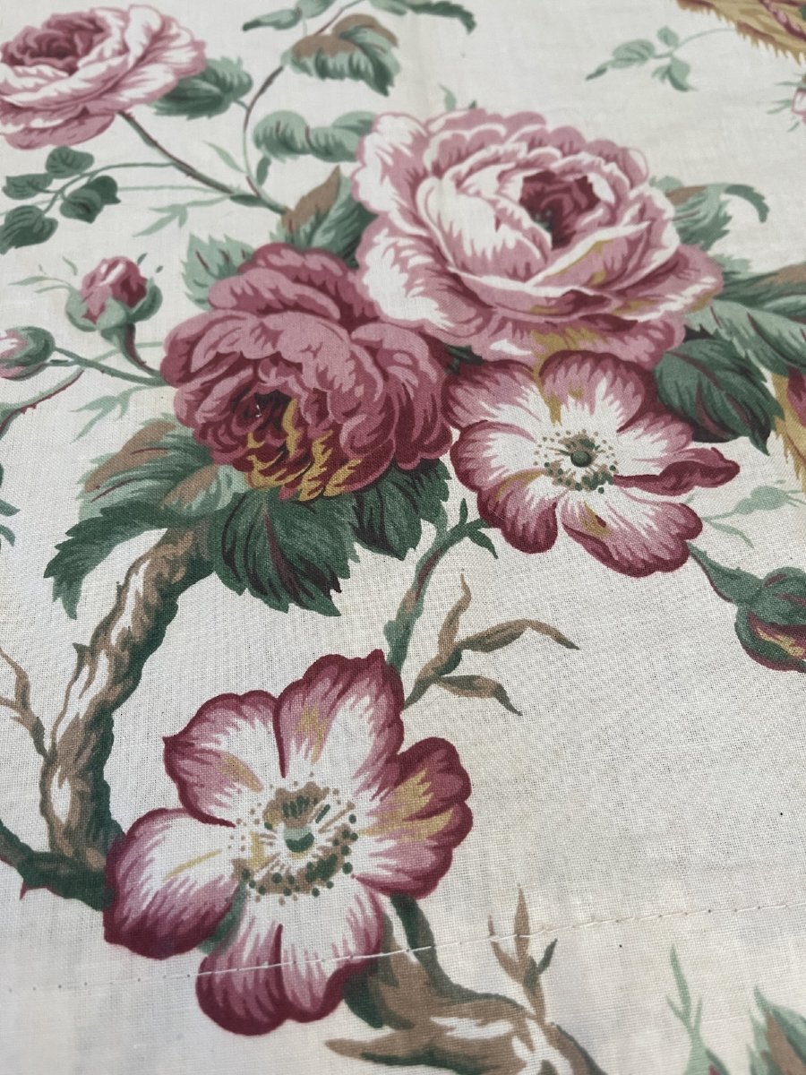 Pair Of Chintz Curtains With A Ribbon-wrapped Rose Pattern  -photo-3
