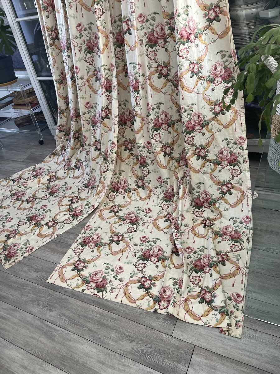 Pair Of Chintz Curtains With A Ribbon-wrapped Rose Pattern  -photo-3
