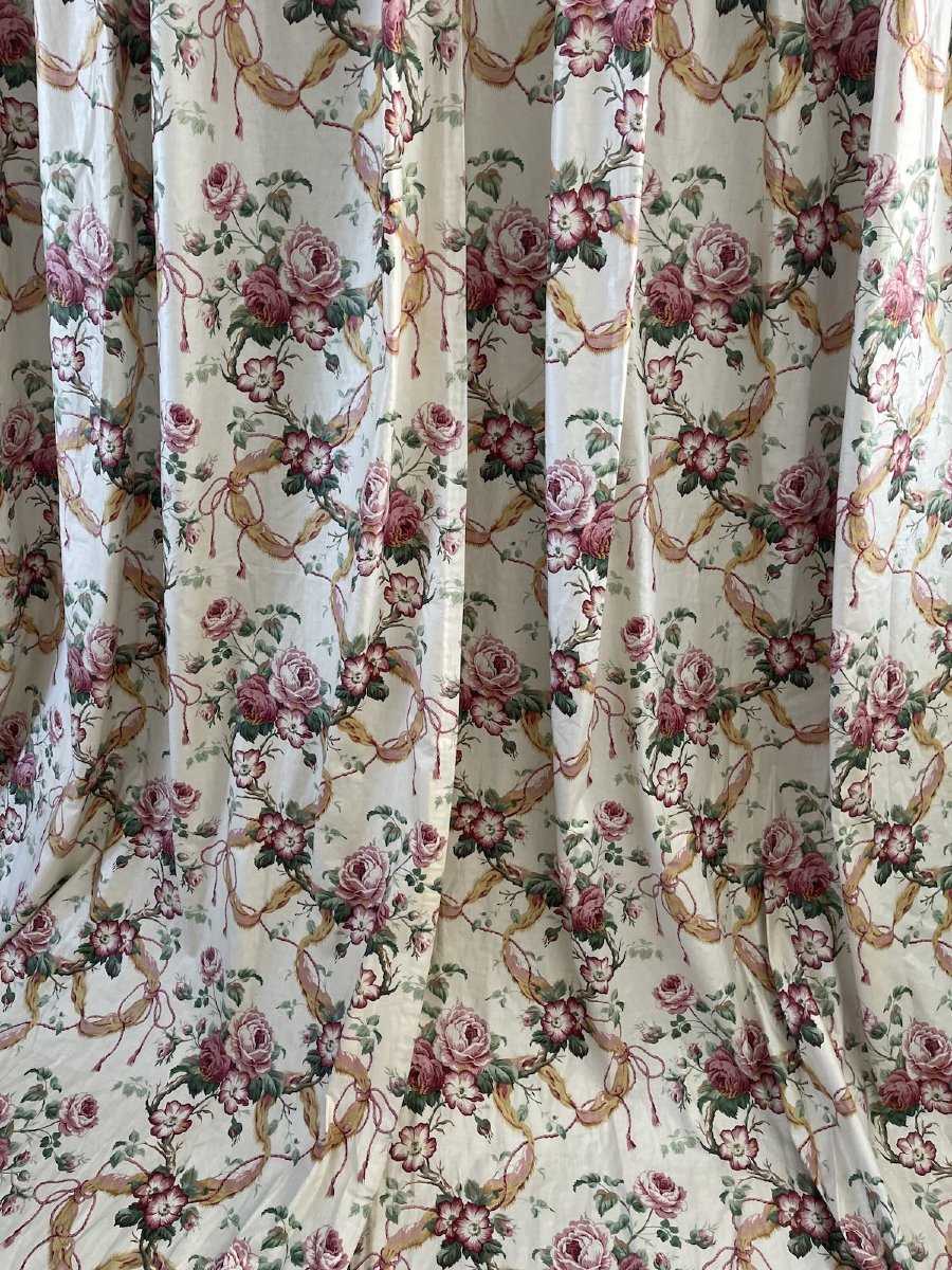 Pair Of Chintz Curtains With A Ribbon-wrapped Rose Pattern  -photo-6