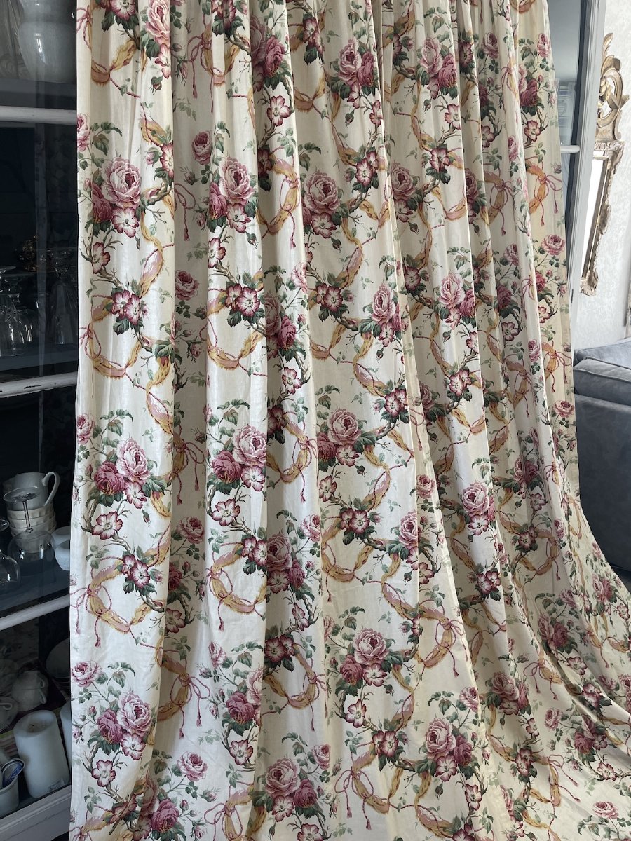 Pair Of Chintz Curtains With A Ribbon-wrapped Rose Pattern  