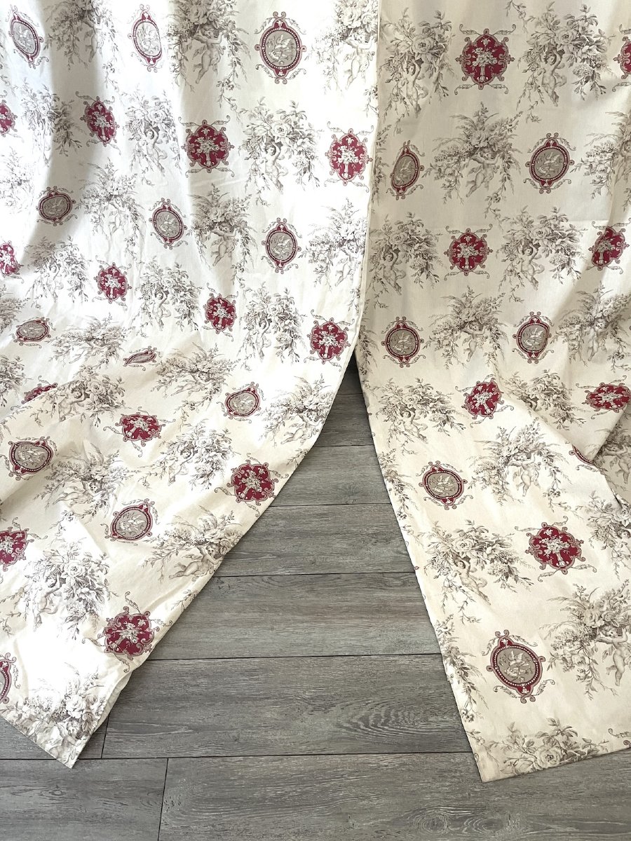 Second Pair: 2 Printed Curtains. Gray-scale Design Featuring Cherubs, Doves, And Purple Medallions-photo-3