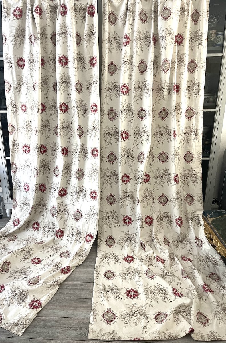 Third Set: 2 Printed Curtains. Gray-scale Design Featuring Cherubs, Doves, And Purple Medallions-photo-2