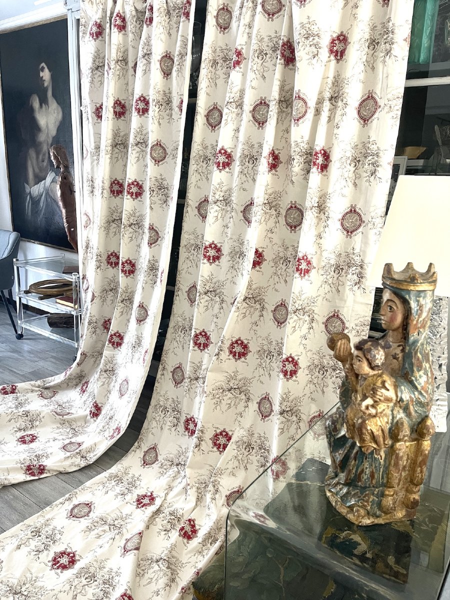 Third Set: 2 Printed Curtains. Gray-scale Design Featuring Cherubs, Doves, And Purple Medallions-photo-7