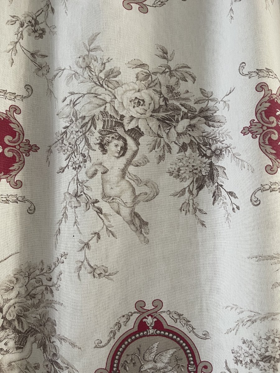 Fourth Pair: 2 Printed Curtains. Gray-scale Design Featuring Cherubs, Doves, And Purple Medallions-photo-3