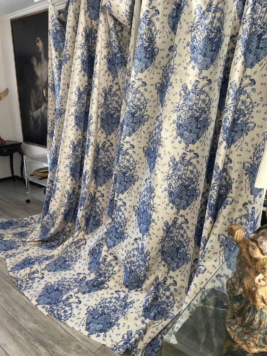  Pair Of Printed Curtains In A Harmony Of Blues
