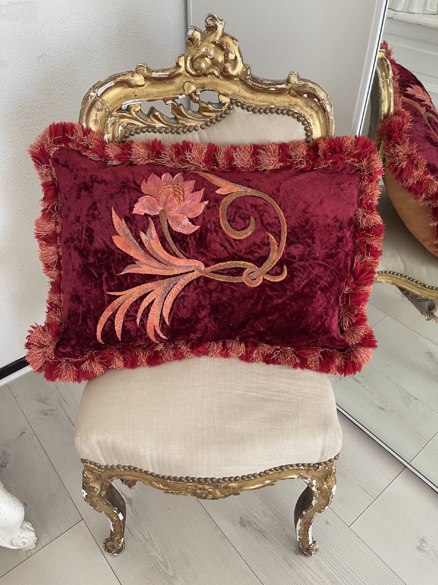 Coussin ancien en velours de soie brodé – XIXème siècle