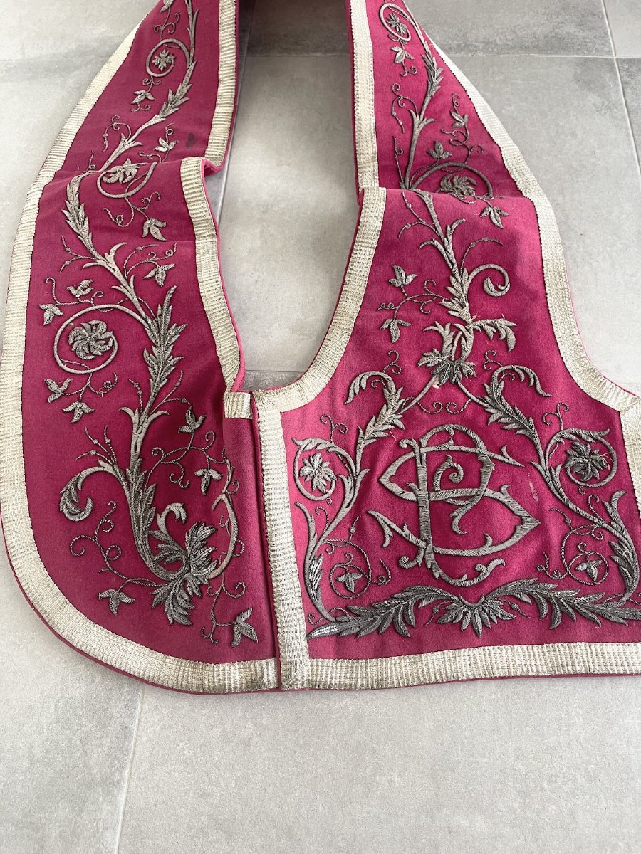 N 2 : Étole ancienne XIXème en drap de laine rouge brodée de fils métalliques argent monogramme-photo-4