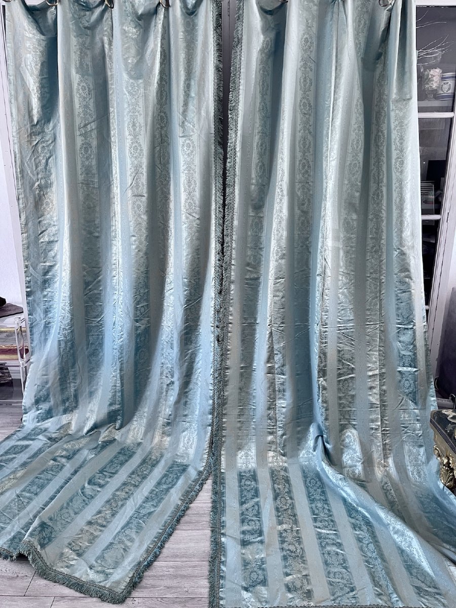 Paire de rideaux en soie damassée bleu ciel, décor Louis XVI-photo-5