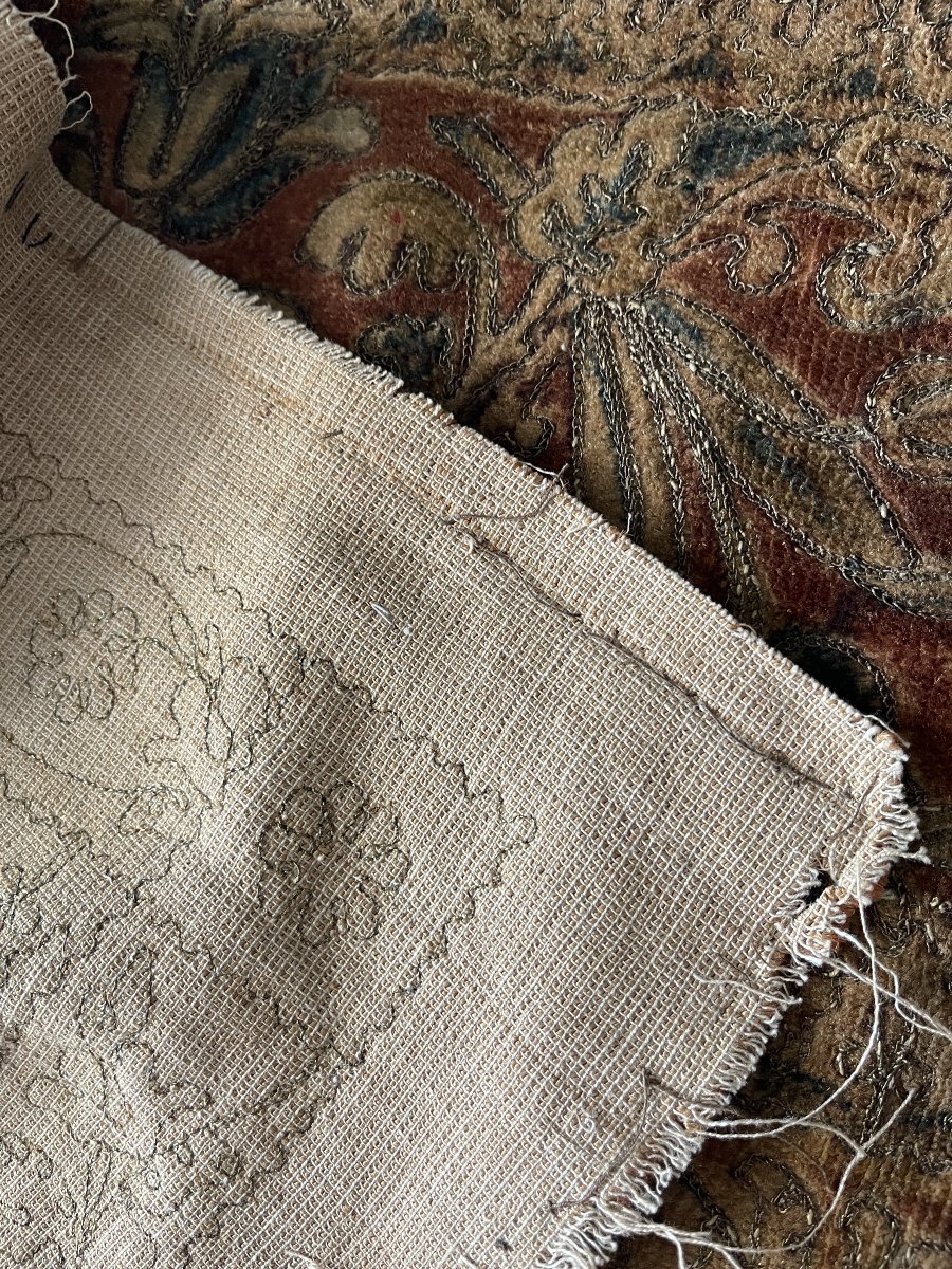 Panneau de velours imprimé à décor floral brodé de fils métalliques – XIXᵉ siècle-photo-4