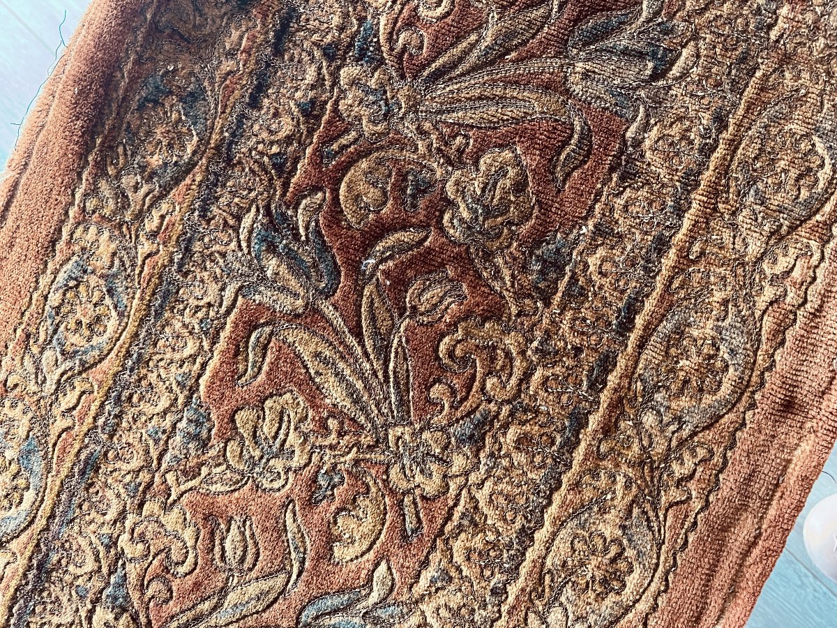 Panneau de velours imprimé à décor floral brodé de fils métalliques – XIXᵉ siècle-photo-2